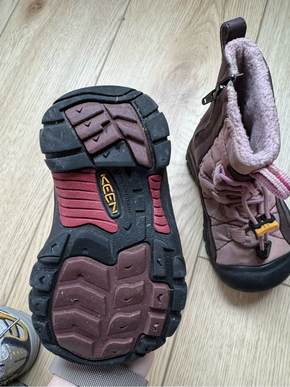 keen pink winter hiking boots size 7